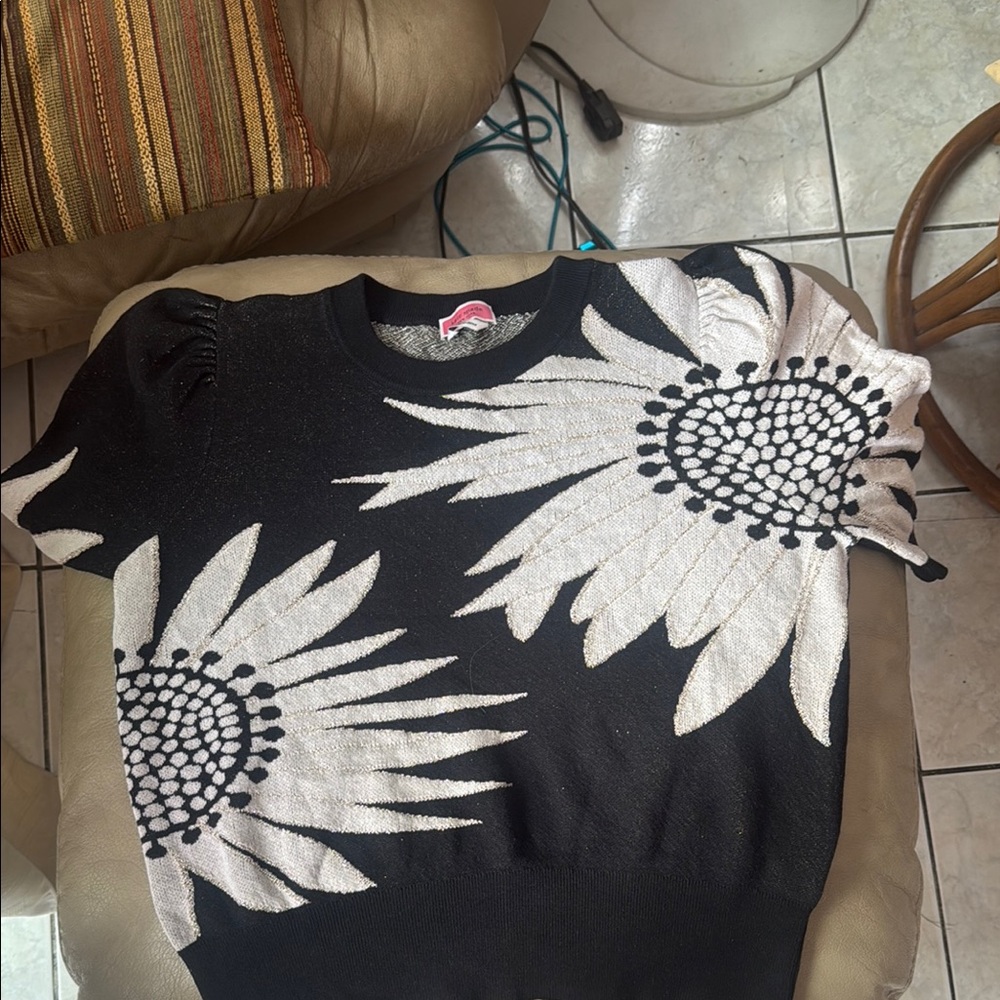 Kate Spade Black and White Graphic Short Sleeve Hoodie